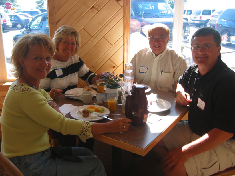 Bernie & Patti Steeves eating at a restaurant with family