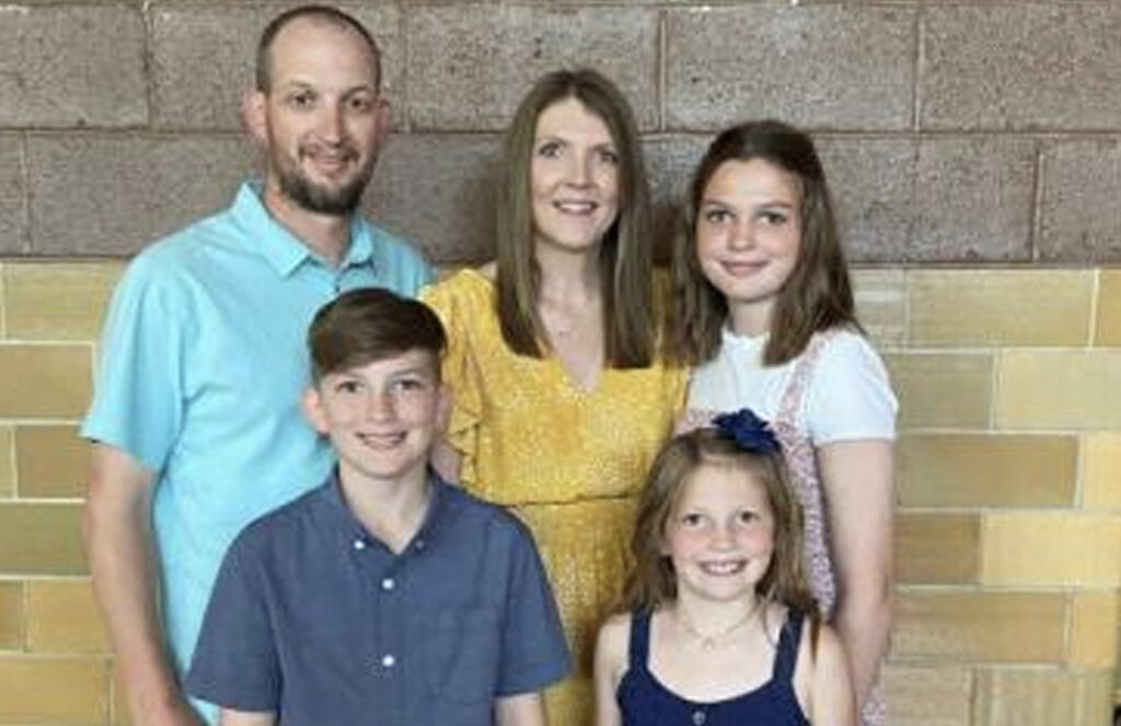 Chris Thomas with family